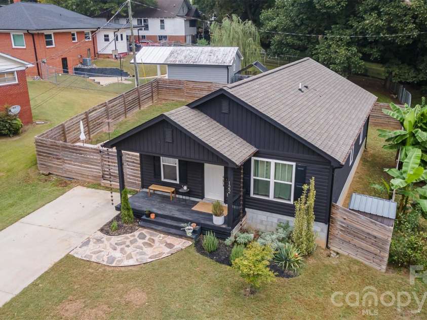 122 Crowell Drive, Concord, NC 28025.  MLS# CAR4388957, YatesRealty ID 31804. 