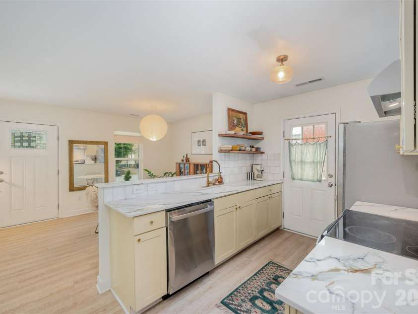 122 Crowell Drive, Concord, NC 28025.  MLS# CAR4388957, YatesRealty ID 31804. 