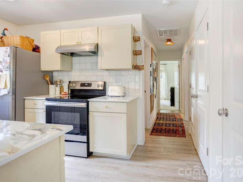 122 Crowell Drive, Concord, NC 28025.  MLS# CAR4388957, YatesRealty ID 31804. 