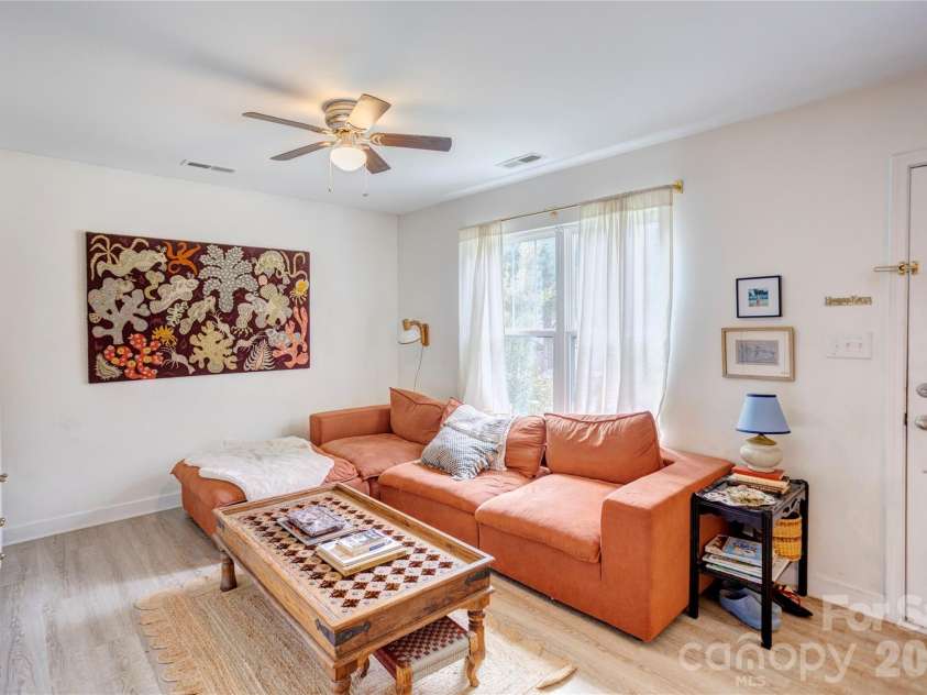 122 Crowell Drive, Concord, NC 28025.  MLS# CAR4388957, YatesRealty ID 31804. Bright living room