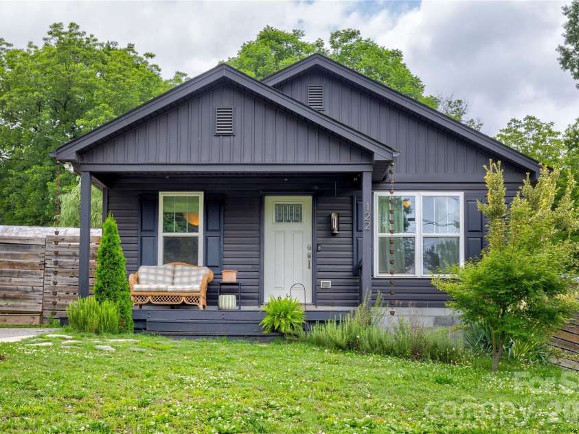 122 Crowell Drive, Concord, NC 28025.  MLS# CAR4388957, YatesRealty ID 31804. Welcome home!