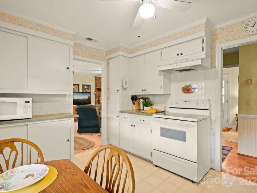 1074 Nikanor Road, West Jefferson, NC 28694.  MLS# CAR4289358, YatesRealty ID 31805. 