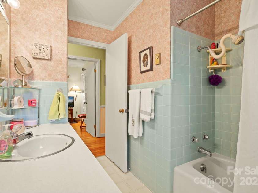 1074 Nikanor Road, West Jefferson, NC 28694.  MLS# CAR4289358, YatesRealty ID 31805. 