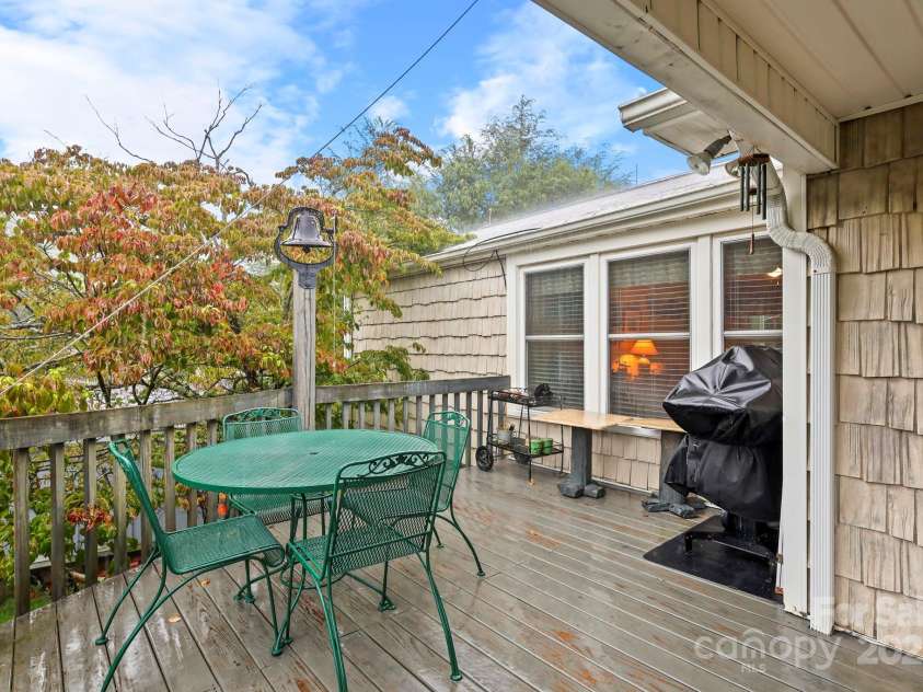 1074 Nikanor Road, West Jefferson, NC 28694.  MLS# CAR4289358, YatesRealty ID 31805. 