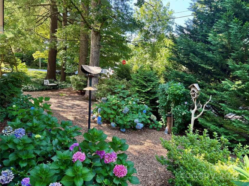 206 Rock Hill Avenue, Hendersonville, NC 28792.  MLS# CAR4280026, YatesRealty ID 31806. 