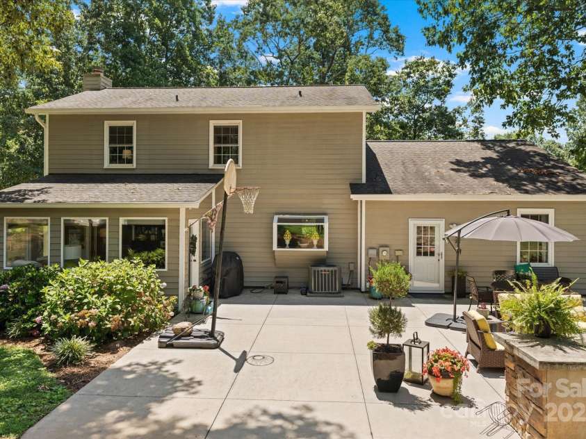 1496 Hardwood Circle, Newton, NC 28658.  MLS# CAR4281283, YatesRealty ID 31808. 