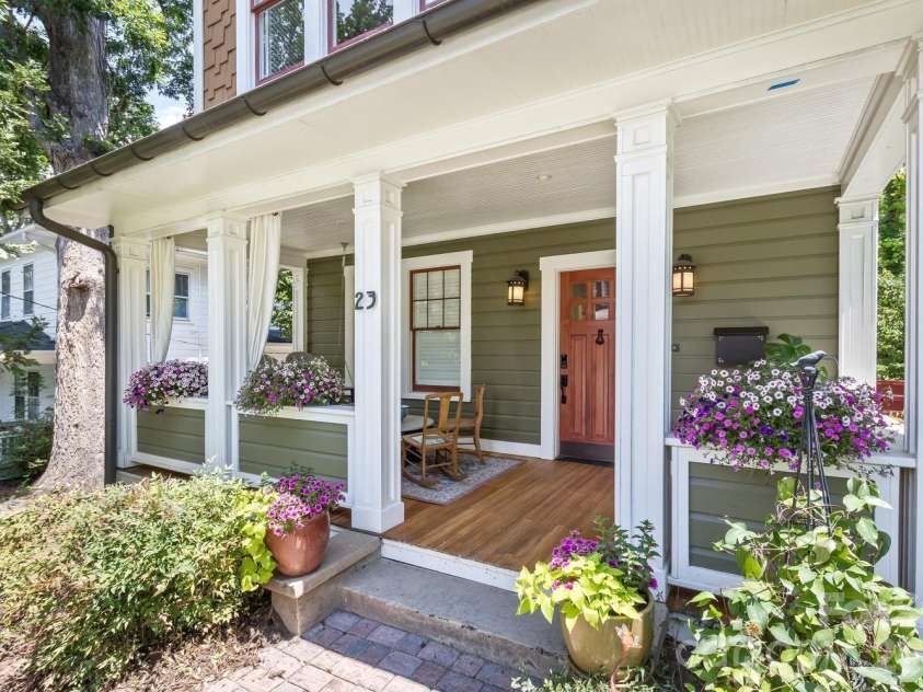 23 Woodvale Avenue, Asheville, NC 28804.  MLS# CAR4385659, YatesRealty ID 31808. 