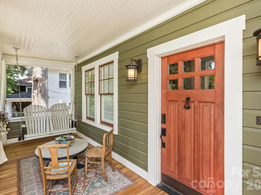 23 Woodvale Avenue, Asheville, NC 28804.  MLS# CAR4385659, YatesRealty ID 31808. 