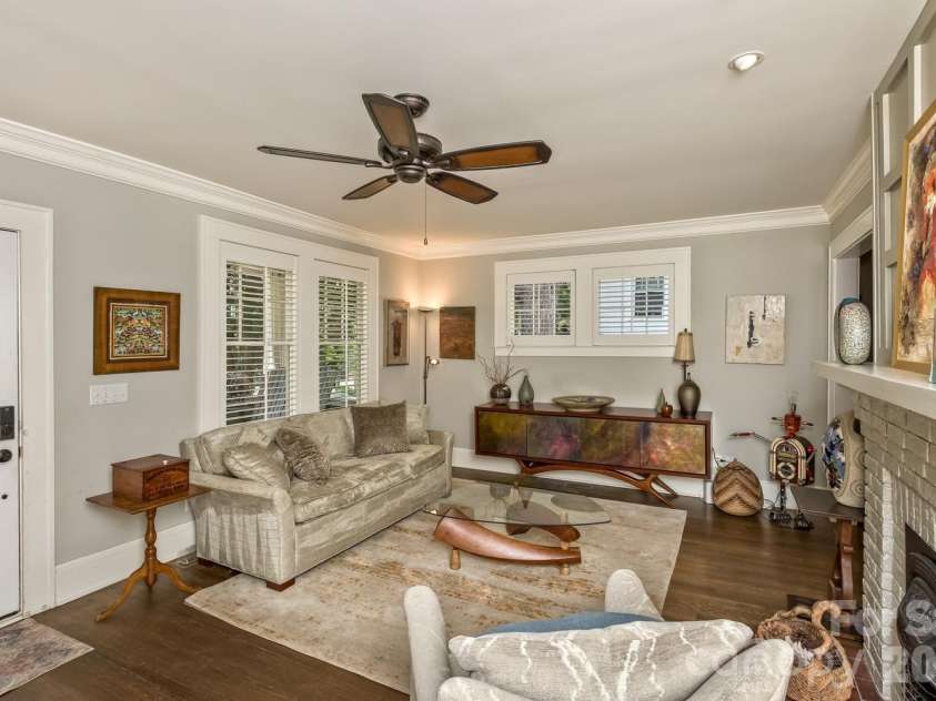23 Woodvale Avenue, Asheville, NC 28804.  MLS# CAR4385659, YatesRealty ID 31808. 