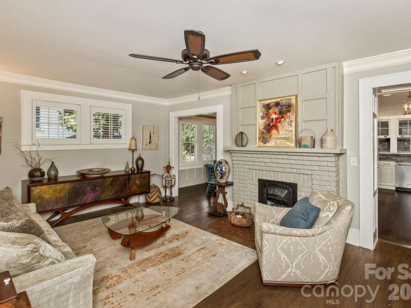 23 Woodvale Avenue, Asheville, NC 28804.  MLS# CAR4385659, YatesRealty ID 31808. 