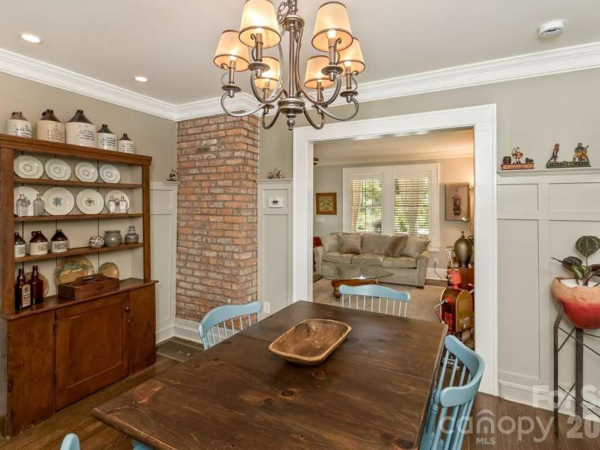 23 Woodvale Avenue, Asheville, NC 28804.  MLS# CAR4385659, YatesRealty ID 31808. 