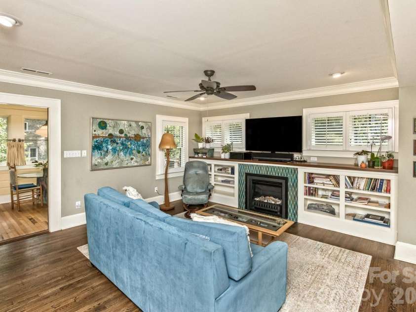 23 Woodvale Avenue, Asheville, NC 28804.  MLS# CAR4385659, YatesRealty ID 31808. 