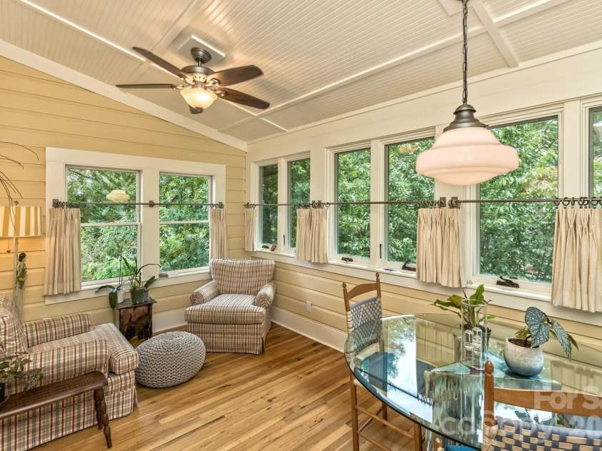 23 Woodvale Avenue, Asheville, NC 28804.  MLS# CAR4385659, YatesRealty ID 31808. 
