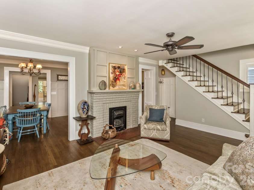 23 Woodvale Avenue, Asheville, NC 28804.  MLS# CAR4385659, YatesRealty ID 31808. 