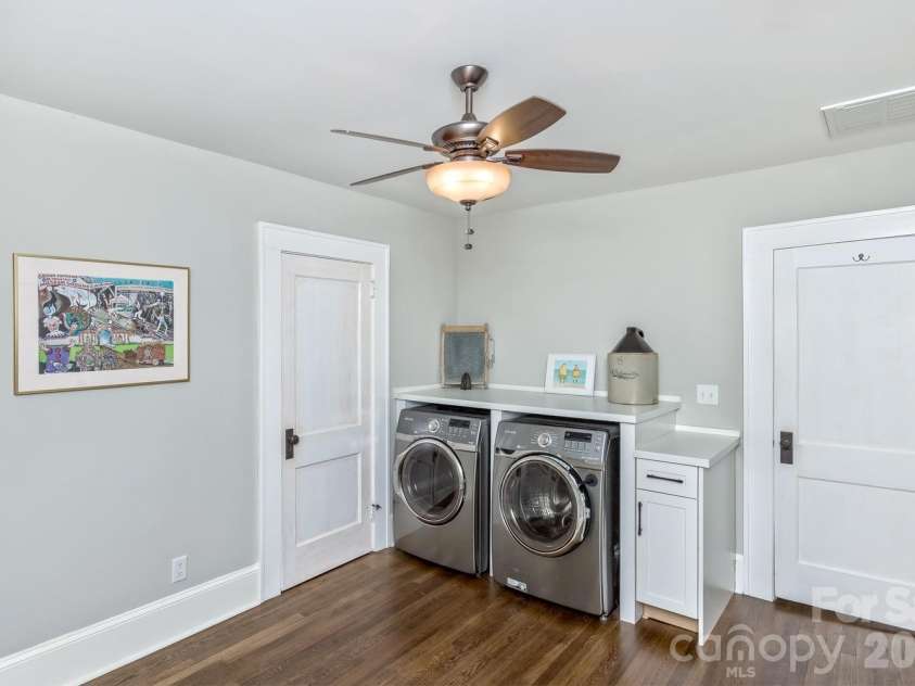 23 Woodvale Avenue, Asheville, NC 28804.  MLS# CAR4385659, YatesRealty ID 31808. 