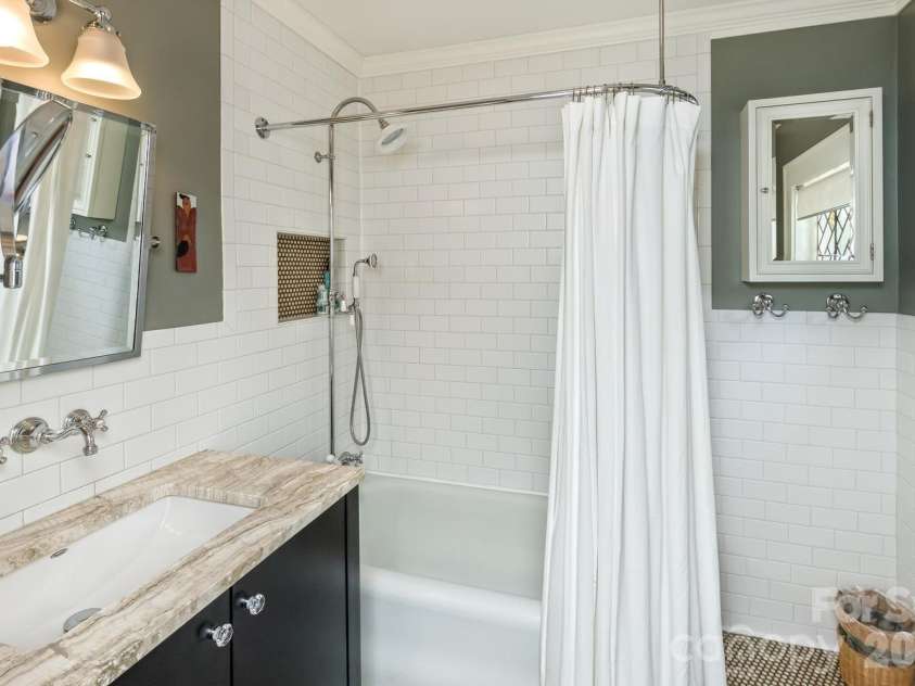 23 Woodvale Avenue, Asheville, NC 28804.  MLS# CAR4385659, YatesRealty ID 31808. 