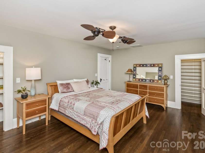 23 Woodvale Avenue, Asheville, NC 28804.  MLS# CAR4385659, YatesRealty ID 31808. 