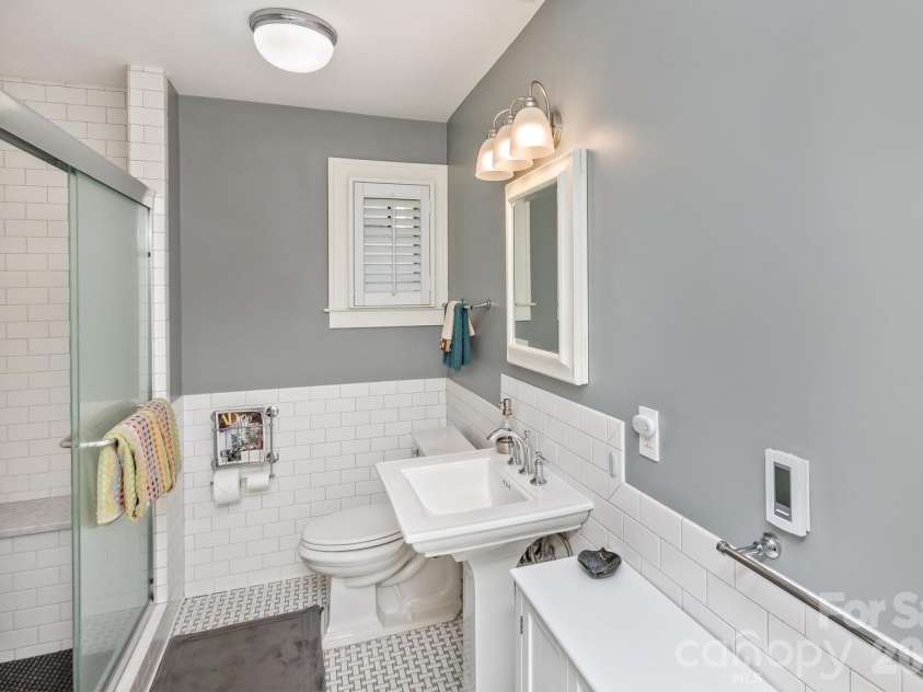 23 Woodvale Avenue, Asheville, NC 28804.  MLS# CAR4385659, YatesRealty ID 31808. 