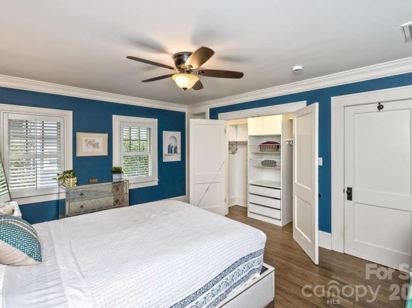 23 Woodvale Avenue, Asheville, NC 28804.  MLS# CAR4385659, YatesRealty ID 31808. 