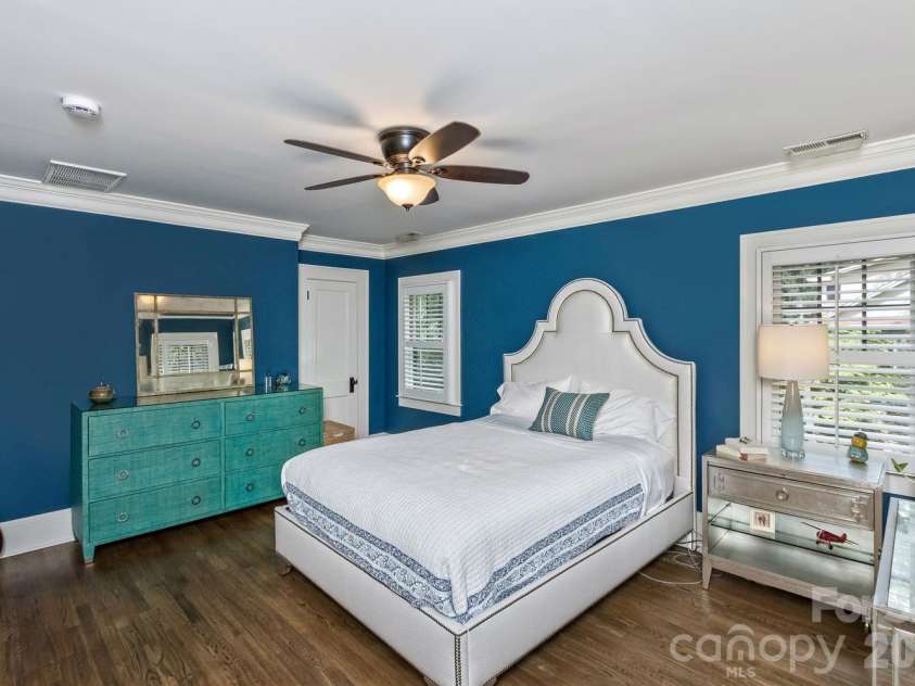 23 Woodvale Avenue, Asheville, NC 28804.  MLS# CAR4385659, YatesRealty ID 31808. 