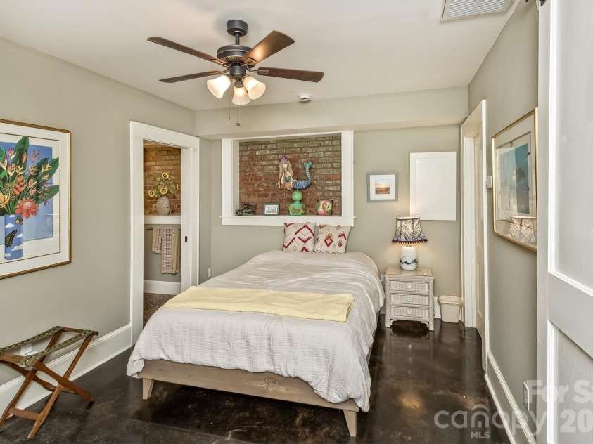 23 Woodvale Avenue, Asheville, NC 28804.  MLS# CAR4385659, YatesRealty ID 31808. 