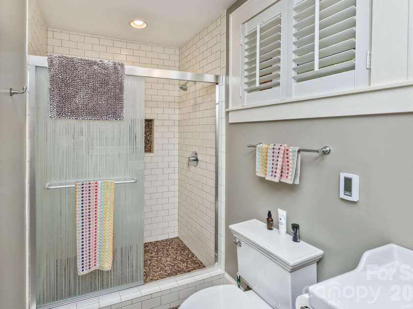 23 Woodvale Avenue, Asheville, NC 28804.  MLS# CAR4385659, YatesRealty ID 31808. 