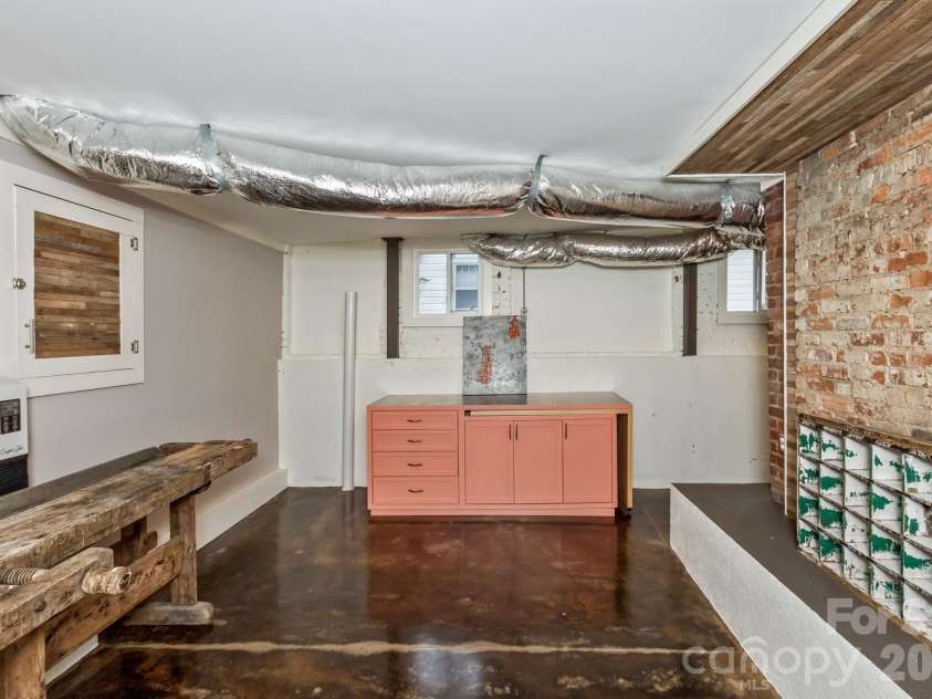 23 Woodvale Avenue, Asheville, NC 28804.  MLS# CAR4385659, YatesRealty ID 31808. 