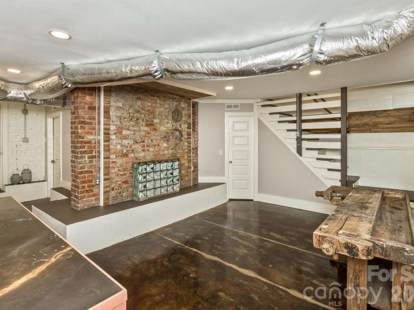 23 Woodvale Avenue, Asheville, NC 28804.  MLS# CAR4385659, YatesRealty ID 31808. 
