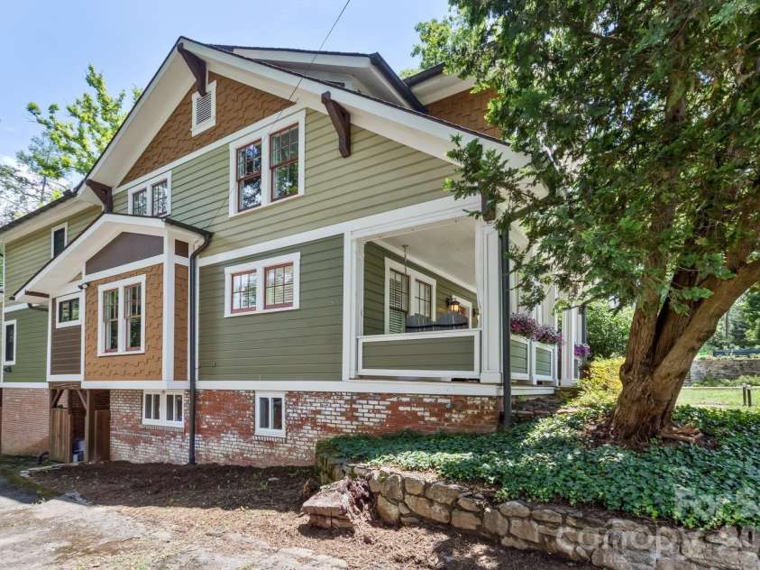 23 Woodvale Avenue, Asheville, NC 28804.  MLS# CAR4385659, YatesRealty ID 31808. 
