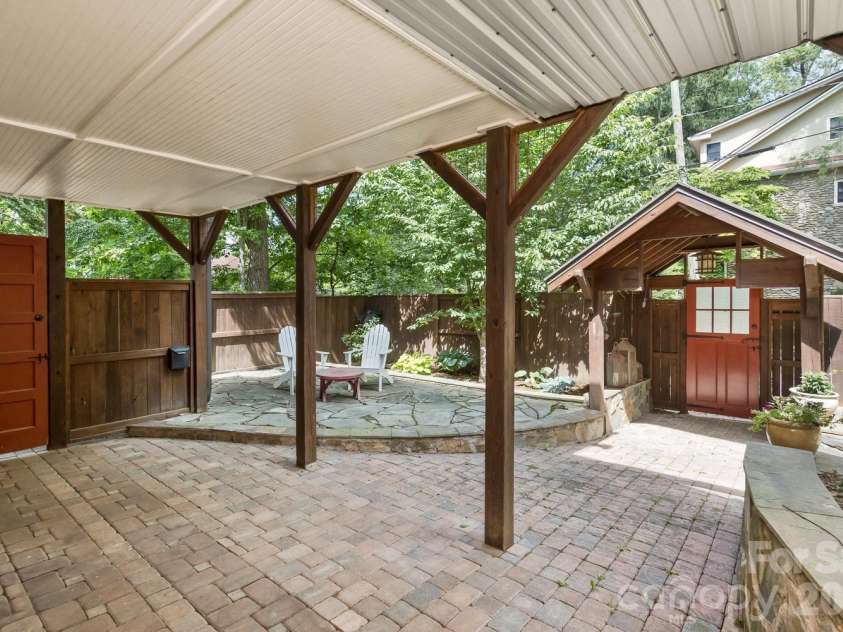 23 Woodvale Avenue, Asheville, NC 28804.  MLS# CAR4385659, YatesRealty ID 31808. 