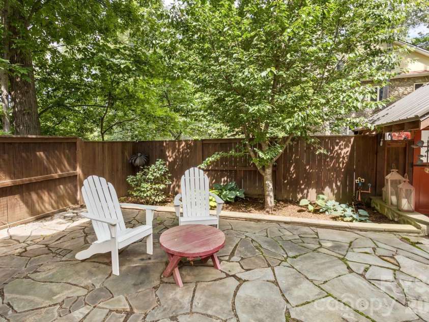 23 Woodvale Avenue, Asheville, NC 28804.  MLS# CAR4385659, YatesRealty ID 31808. 