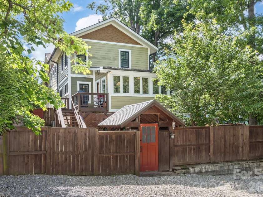 23 Woodvale Avenue, Asheville, NC 28804.  MLS# CAR4385659, YatesRealty ID 31808. 