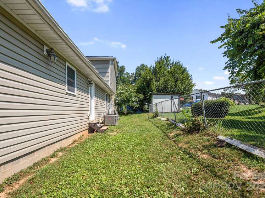 40 Alabama Avenue, Marion, NC 28752.  MLS# CAR4277488, YatesRealty ID 3181. 