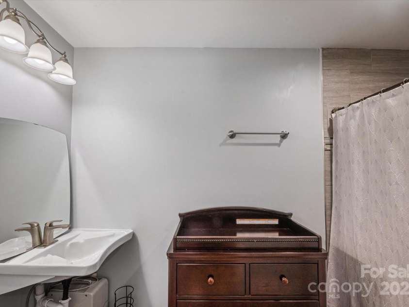 40 Alabama Avenue, Marion, NC 28752.  MLS# CAR4277488, YatesRealty ID 3181. 