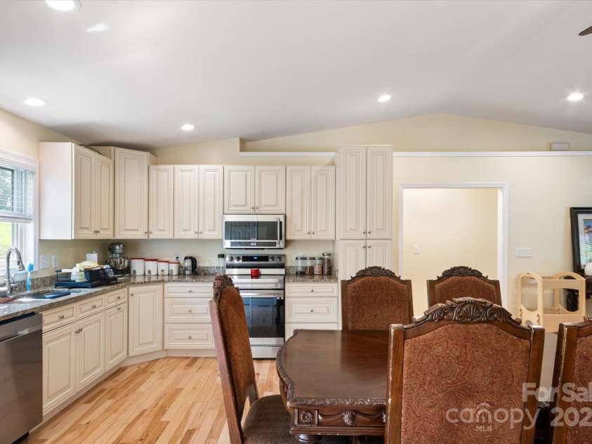 40 Alabama Avenue, Marion, NC 28752.  MLS# CAR4277488, YatesRealty ID 3181. 