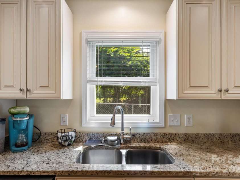 40 Alabama Avenue, Marion, NC 28752.  MLS# CAR4277488, YatesRealty ID 3181. 