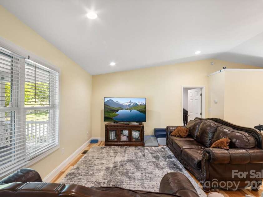 40 Alabama Avenue, Marion, NC 28752.  MLS# CAR4277488, YatesRealty ID 3181. 