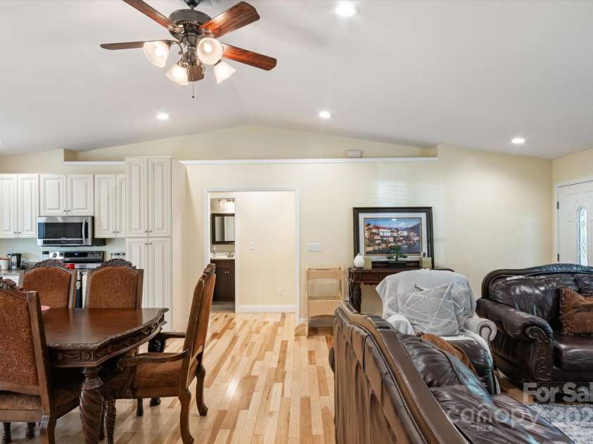 40 Alabama Avenue, Marion, NC 28752.  MLS# CAR4277488, YatesRealty ID 3181. 