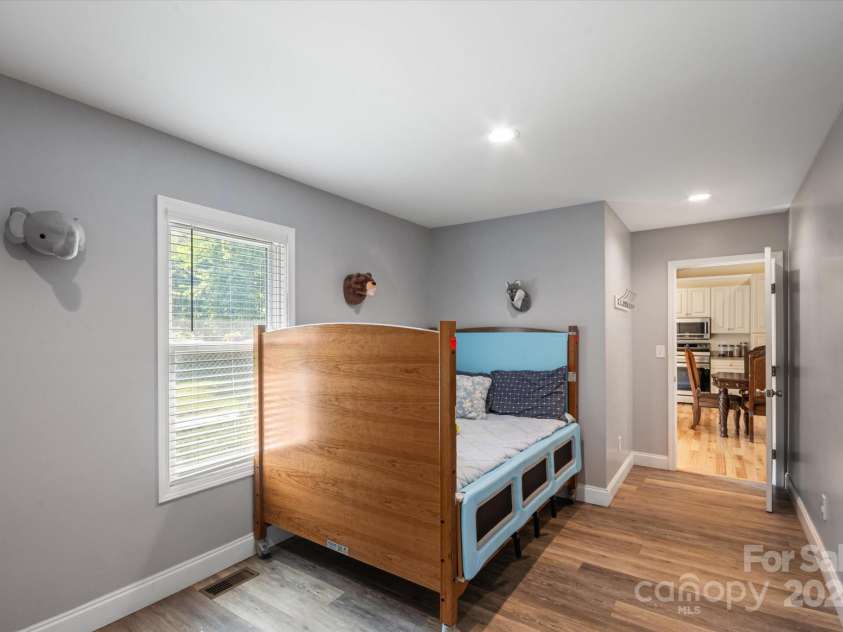 40 Alabama Avenue, Marion, NC 28752.  MLS# CAR4277488, YatesRealty ID 3181. 