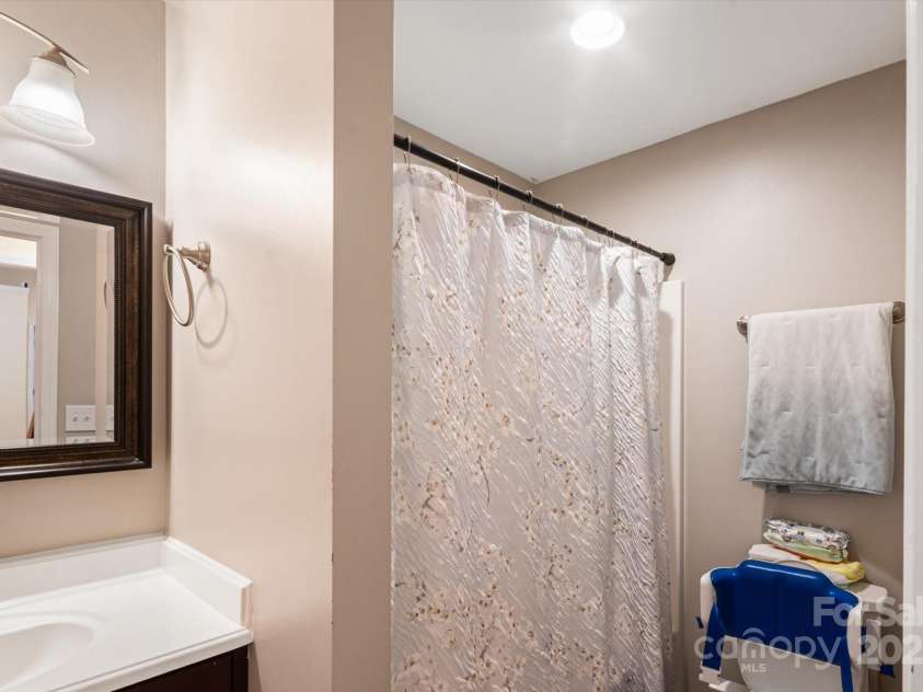 40 Alabama Avenue, Marion, NC 28752.  MLS# CAR4277488, YatesRealty ID 3181. 