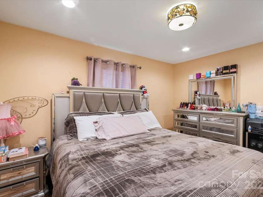 40 Alabama Avenue, Marion, NC 28752.  MLS# CAR4277488, YatesRealty ID 3181. 