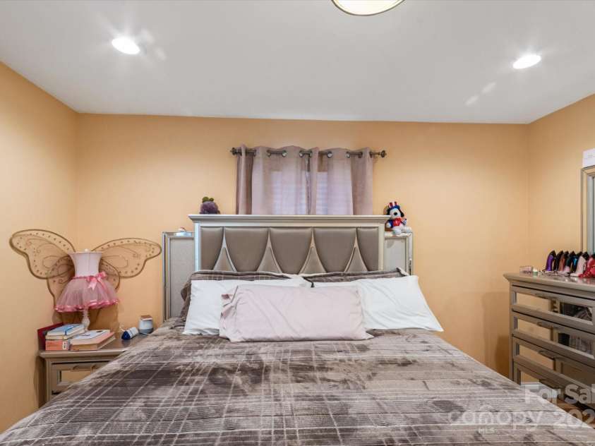 40 Alabama Avenue, Marion, NC 28752.  MLS# CAR4277488, YatesRealty ID 3181. 