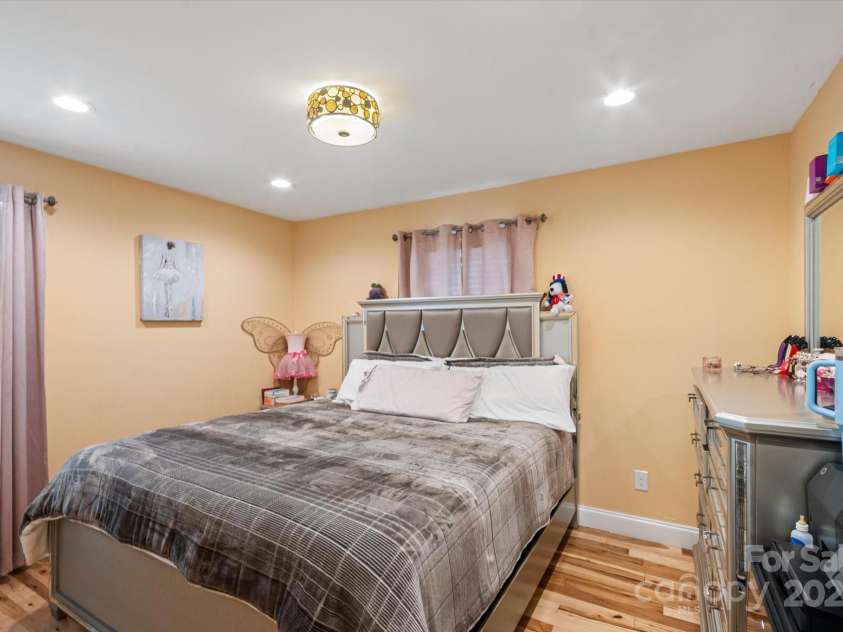 40 Alabama Avenue, Marion, NC 28752.  MLS# CAR4277488, YatesRealty ID 3181. 