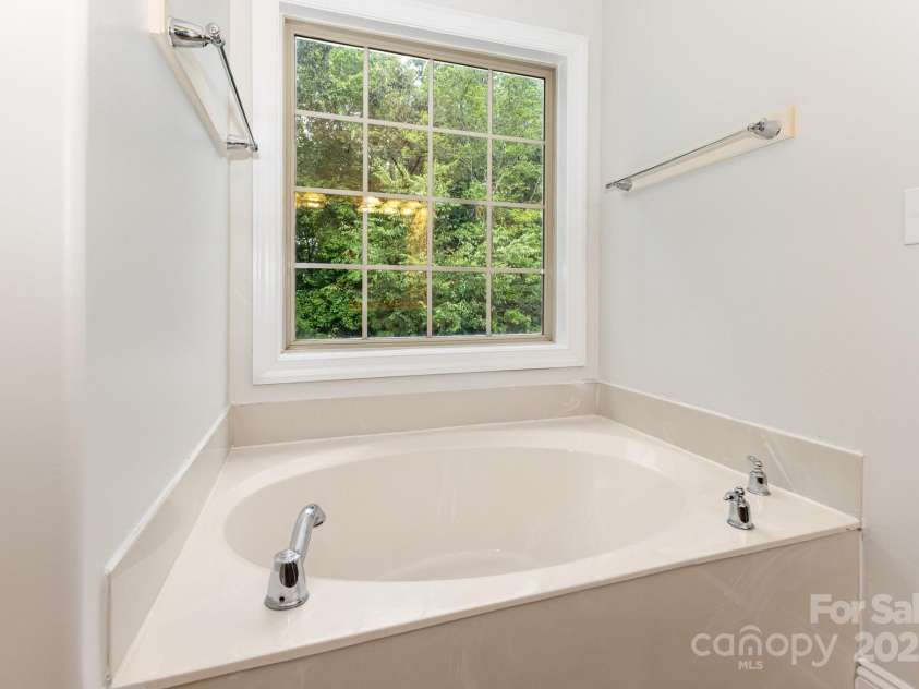 4204 Belle Meade Circle, Belmont, NC 28012.  MLS# CAR4288433, YatesRealty ID 31810. 