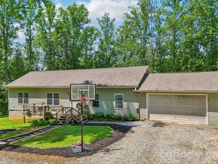 51 Hermit Springs Trail, Hendersonville, NC 28739.  MLS# CAR4394272, YatesRealty ID 31810. 