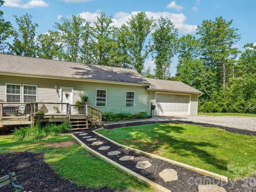 51 Hermit Springs Trail, Hendersonville, NC 28739.  MLS# CAR4394272, YatesRealty ID 31810. 