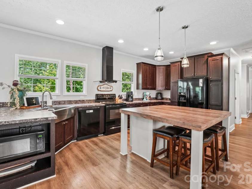 51 Hermit Springs Trail, Hendersonville, NC 28739.  MLS# CAR4394272, YatesRealty ID 31810. 