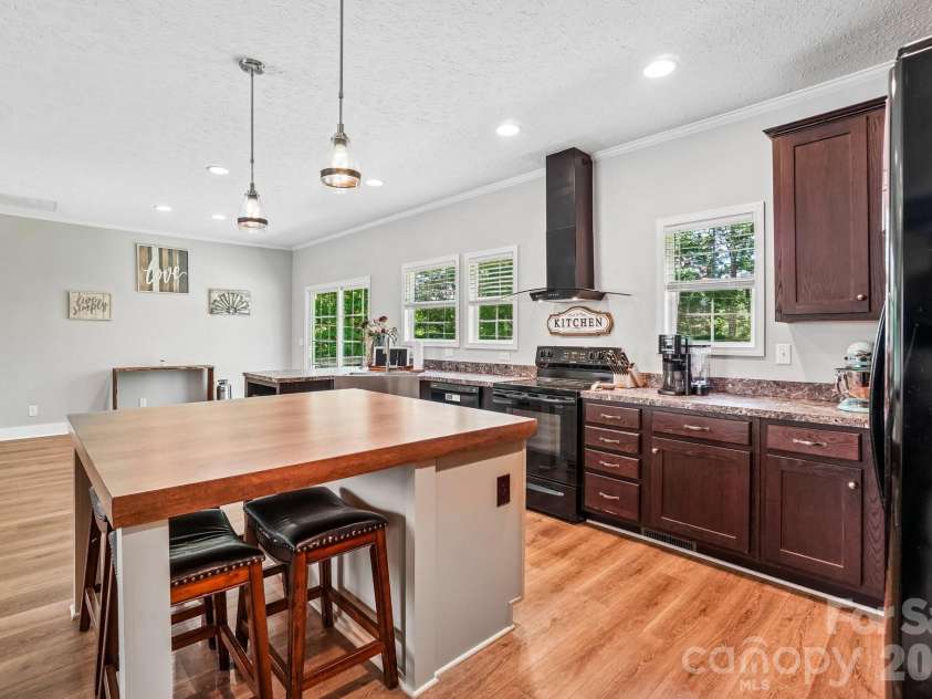 51 Hermit Springs Trail, Hendersonville, NC 28739.  MLS# CAR4394272, YatesRealty ID 31810. 