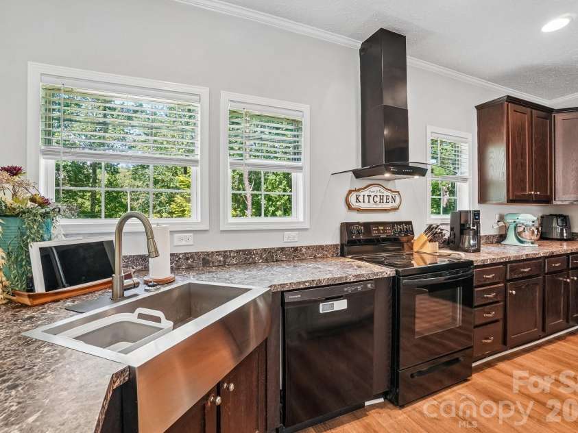 51 Hermit Springs Trail, Hendersonville, NC 28739.  MLS# CAR4394272, YatesRealty ID 31810. 