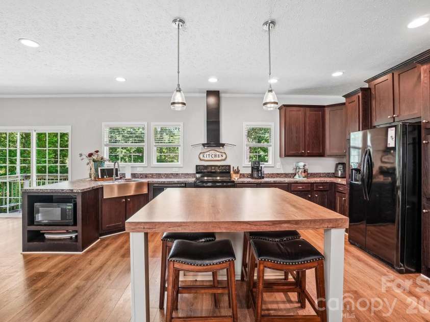 51 Hermit Springs Trail, Hendersonville, NC 28739.  MLS# CAR4394272, YatesRealty ID 31810. 